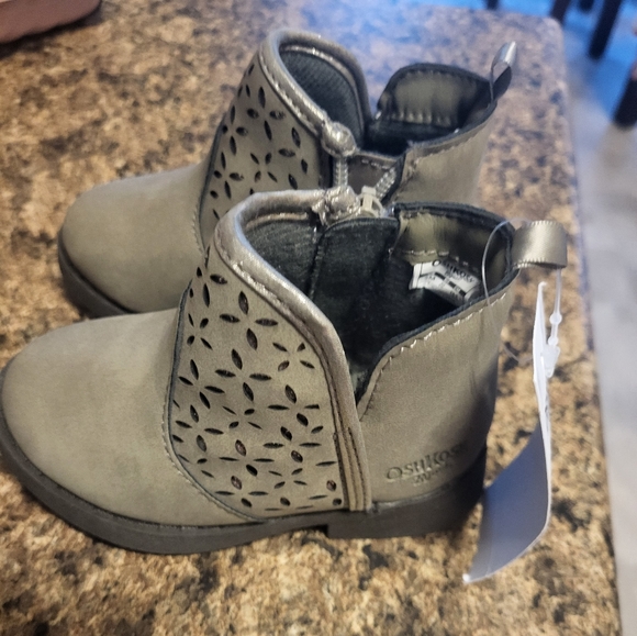 Oshkosh boots NWT size 5 - Picture 1 of 4